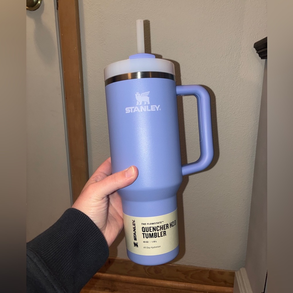 NWT Stanley 40 oz Quencher H2.0 Tumbler - Hydrangea